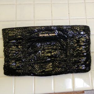 Black Shinny Leather Michael Kors Wallet/Crossbody